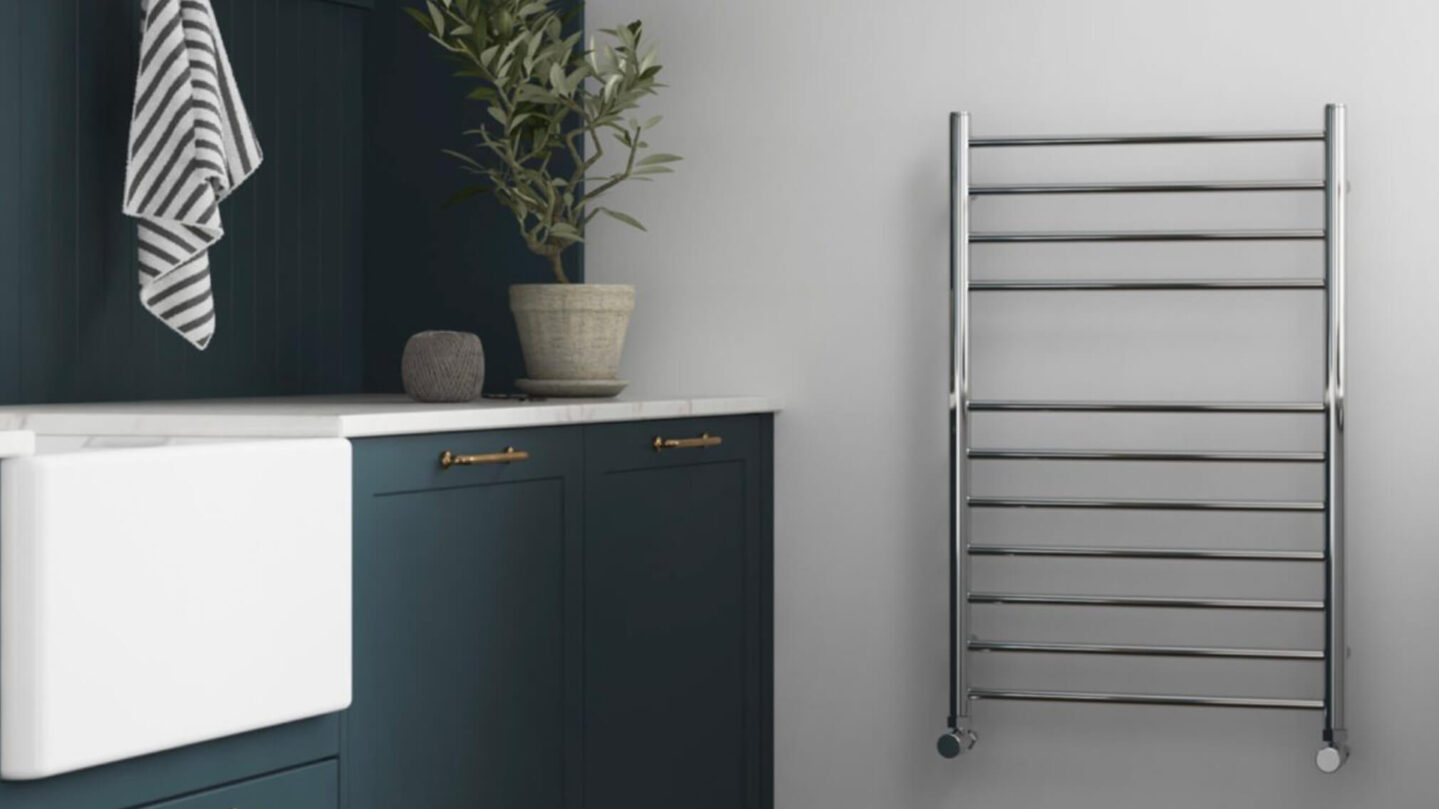 Hanging steel radiator